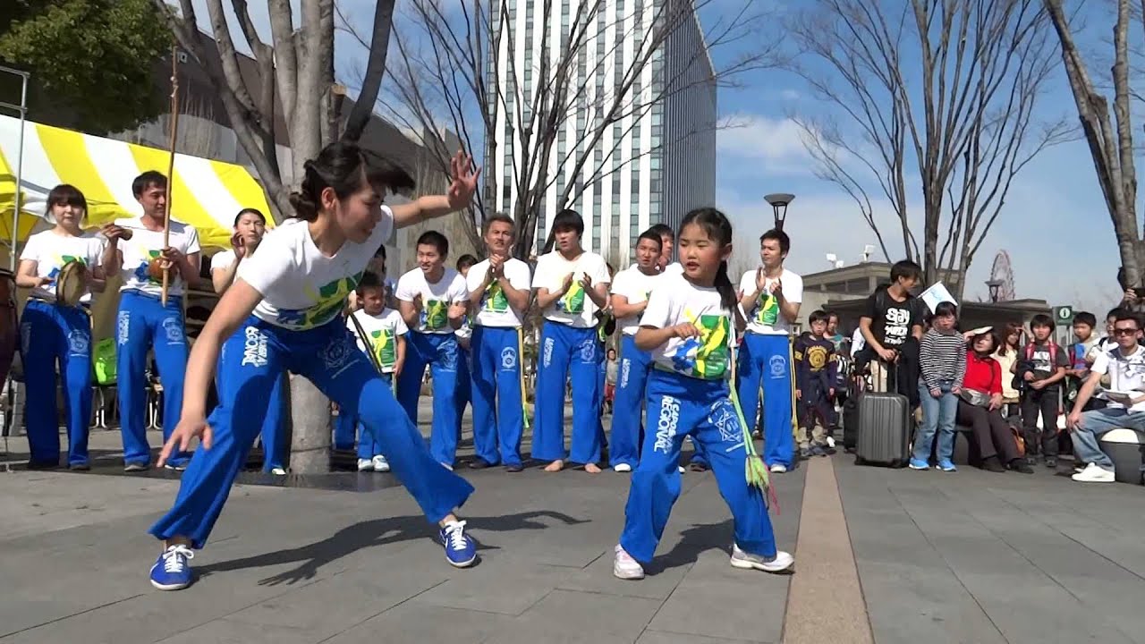カポエィラ テンポ ♪ 　すごい動きに観客も唖然！　ブラジルカーニバル2015 お台場