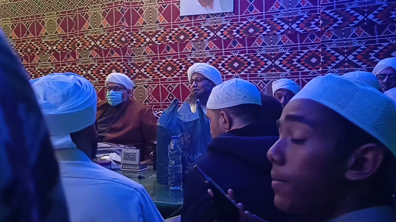 إنشاد الفصل الاخير من البردة~ يا اكرم الخلق مالي من ألوذ به ~ بحضور الحبيب علي الجفري رضي الله عنه