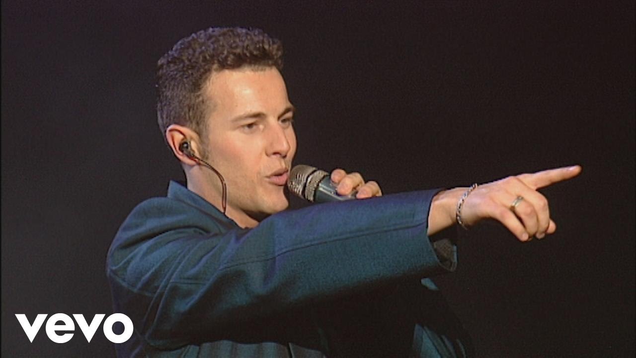 Steps - It's the Way You Make Me Feel (Live from M.E.N Arena - Gold Tour, 2001)