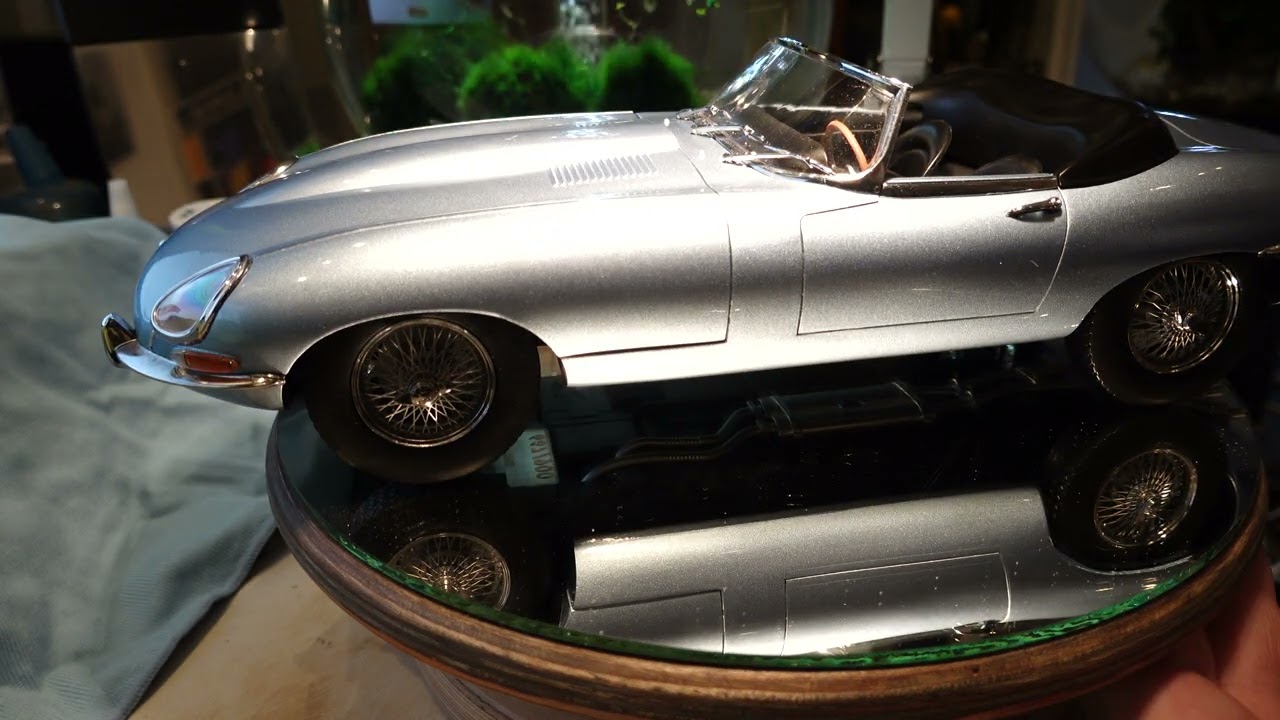 Jaguar E Type Cabriolet 1962 Blue metallic 1/12   Norev