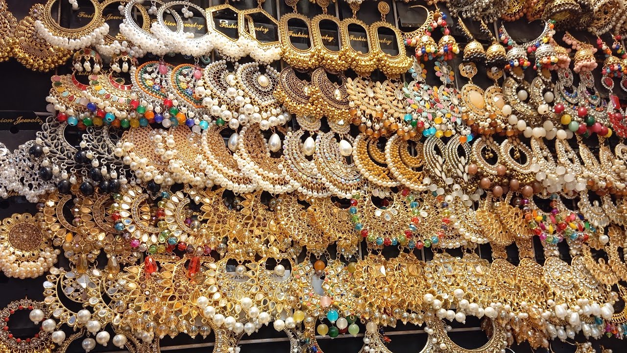 Cheapest Eid Shopping in Lahore: A Tour of Saddar Bazaar