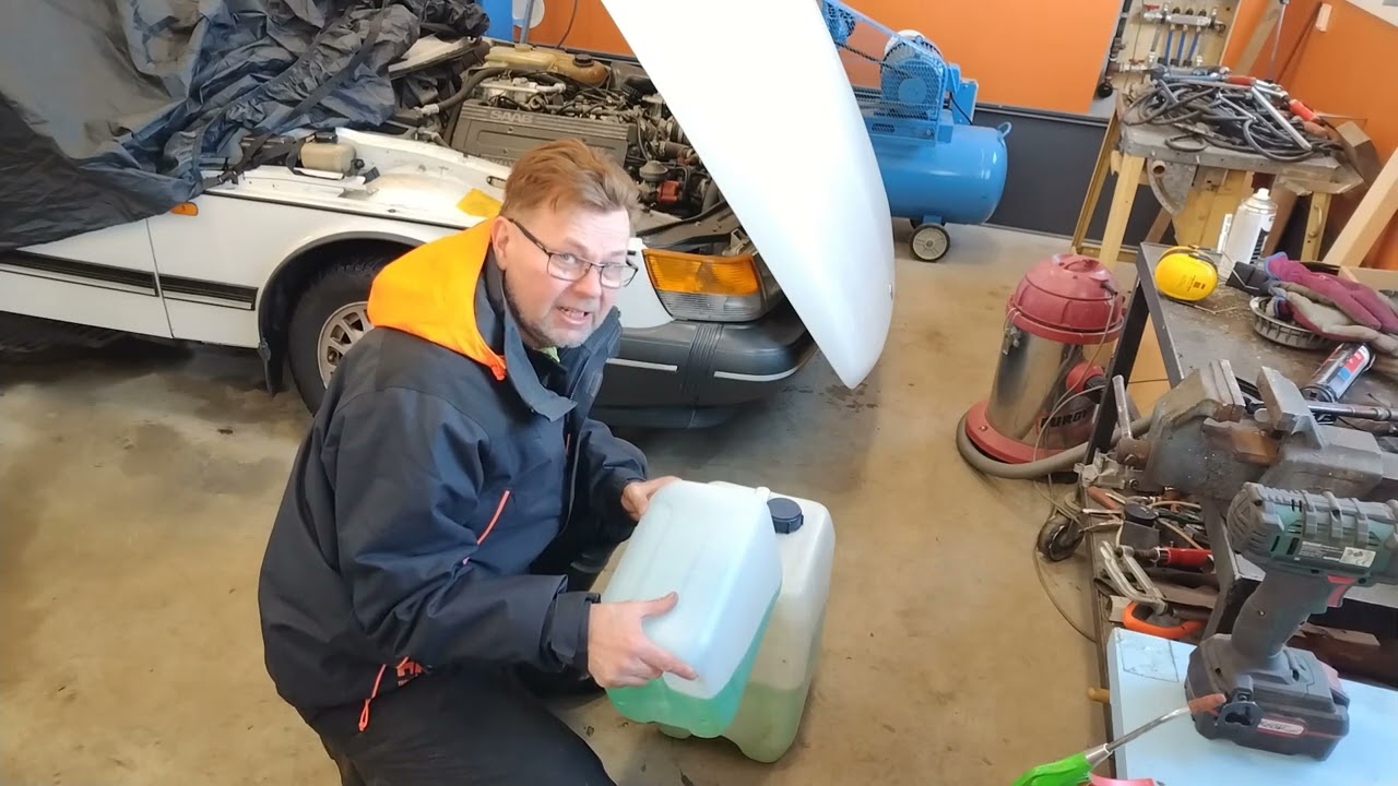 Pakkasnesteet pölynimurilla lattiaan..