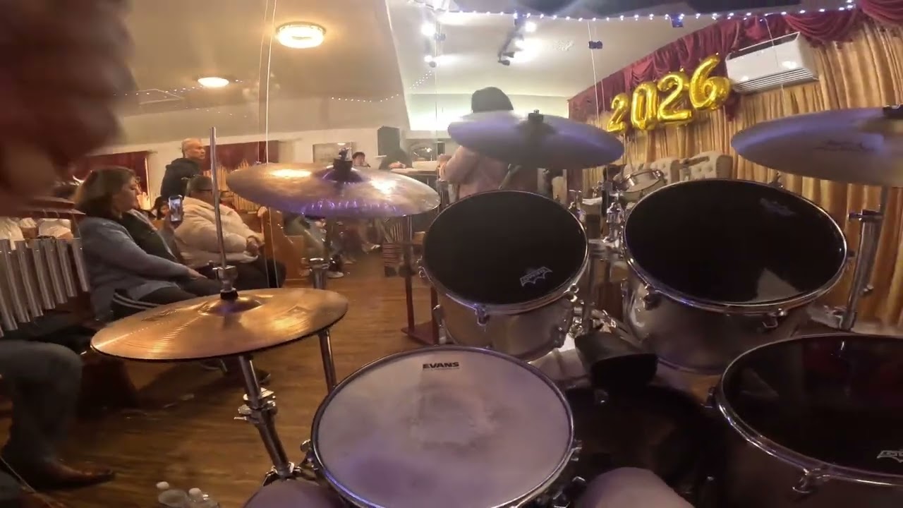 Jorge Tocando El Pase de Felicitacion Del Pastor