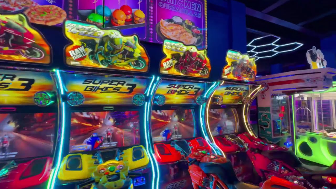 Внутри нового круглосуточного двухэтажного игрового зала в Орландо: Arcade Time