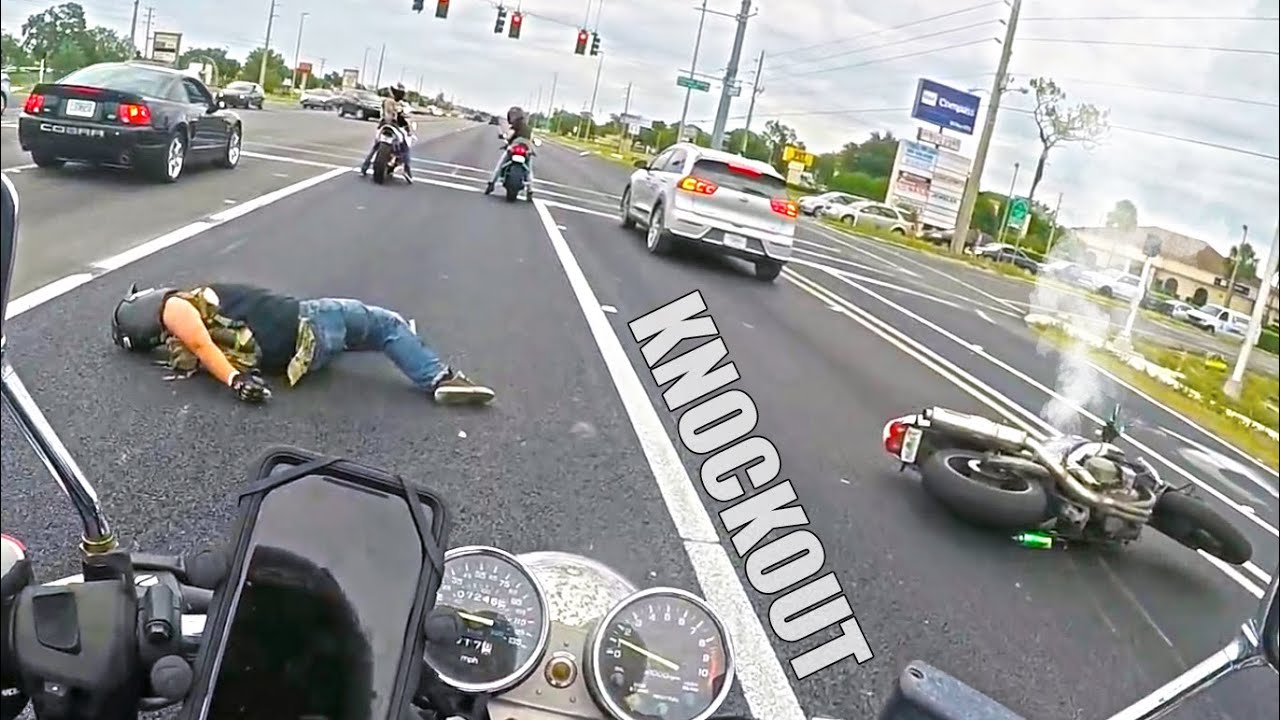 10 Minutes OF EPIC, CRAZY, AWESOME and UNEXPECTED Motorcycle Moments - Ep. 422