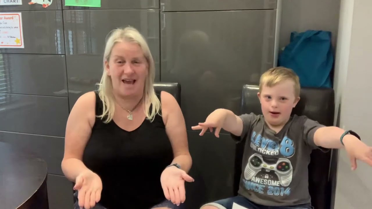 Makaton for ‘GOODBYE’ 👋🏻