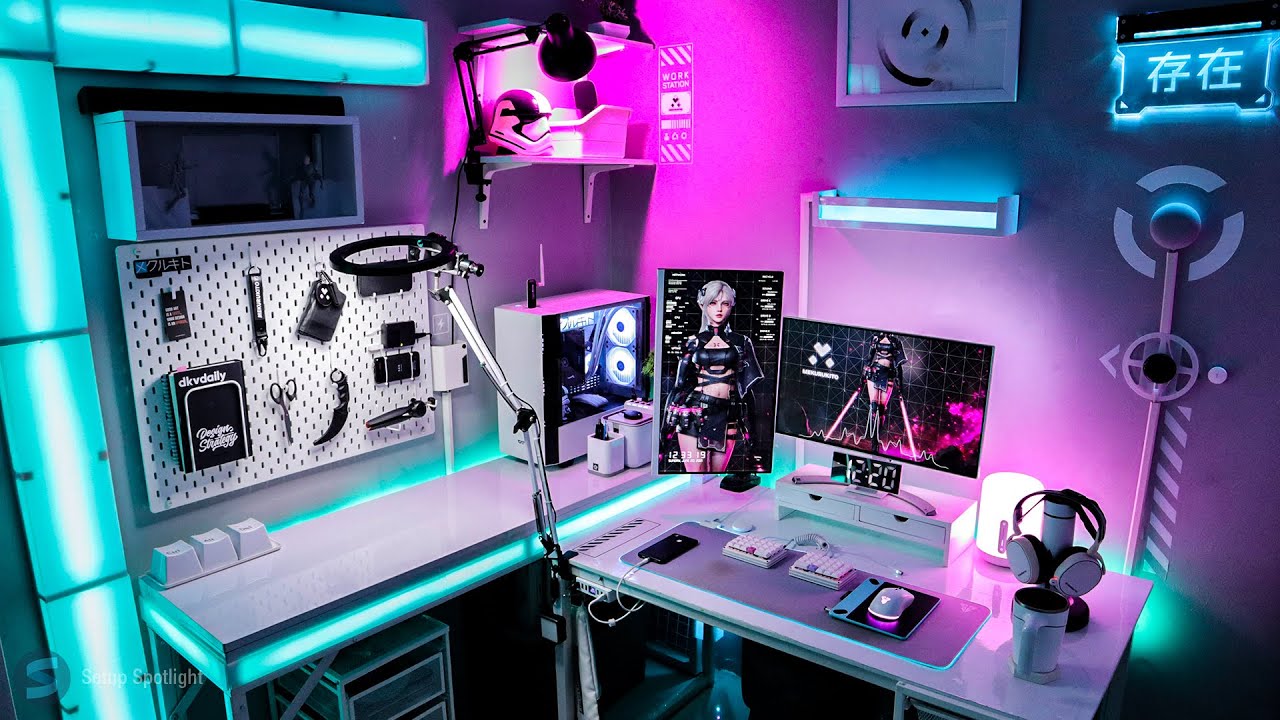 INSANE Voice Activated Futuristic Minimal Setup - Setup Spotlight