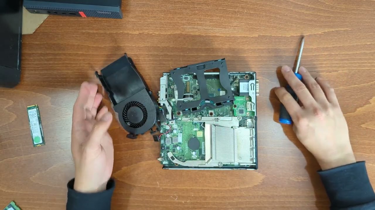 Lenovo ThinkCentre M920Q Tiny - Teardown and Upgrade SSD, RAM, CPU in 4K