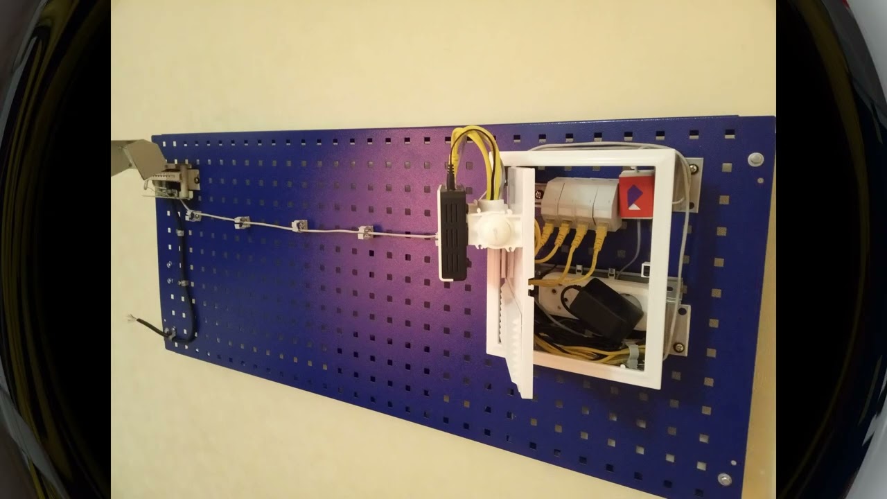 ADSL2+Fast 1704RT. Держатель для роутера.