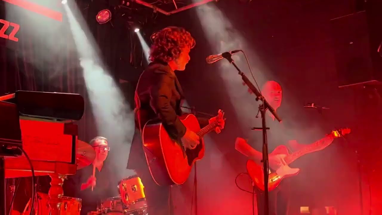 Quique González. 39 grados (directo 2023)