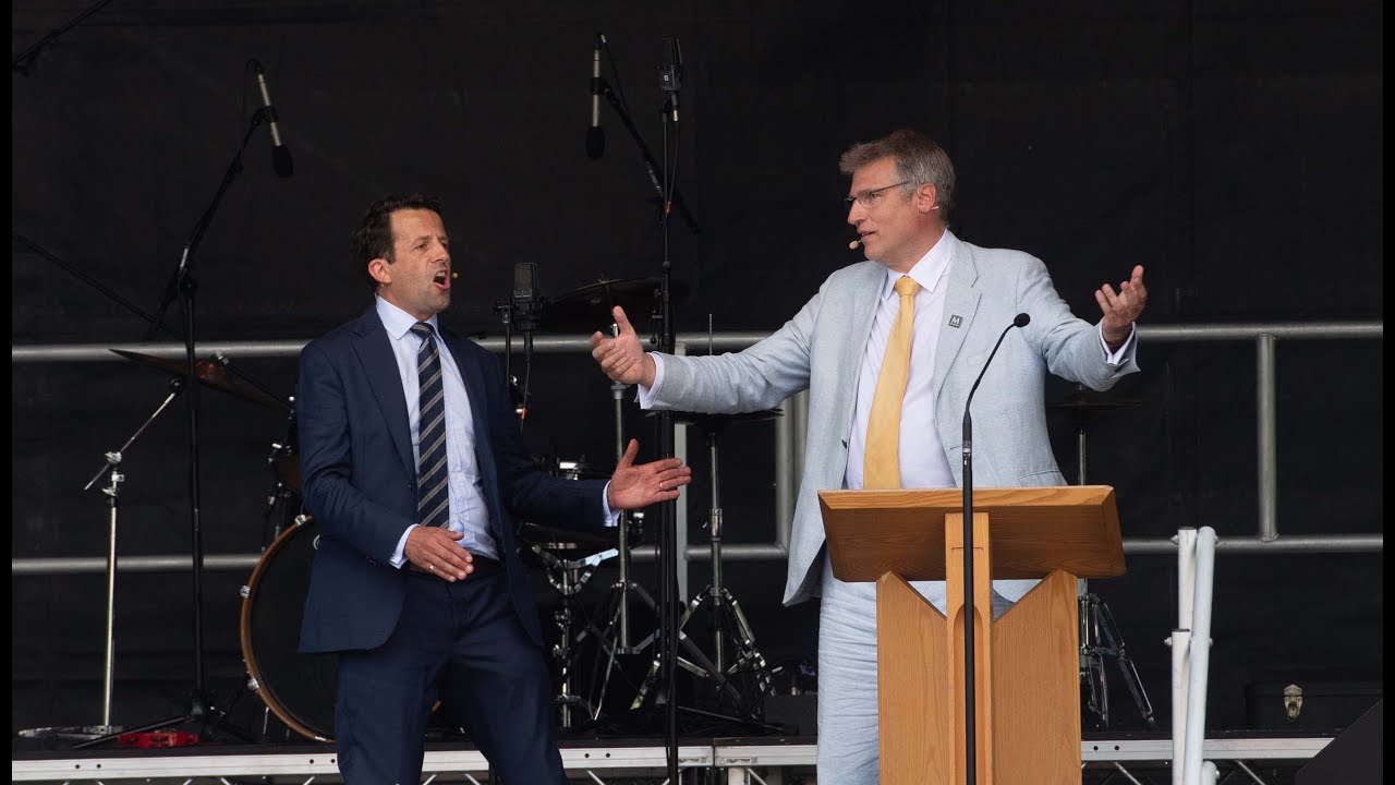 Monkton Combe School Principal breaks into song - ONE LAST TIME at Speech Day