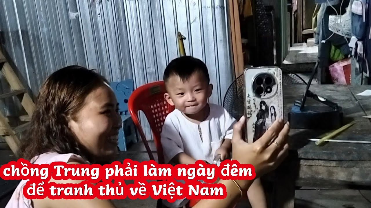 Ông bà nội thì trông ngóng từng ngày.chị Khanh tự tay làm quà chưng tết