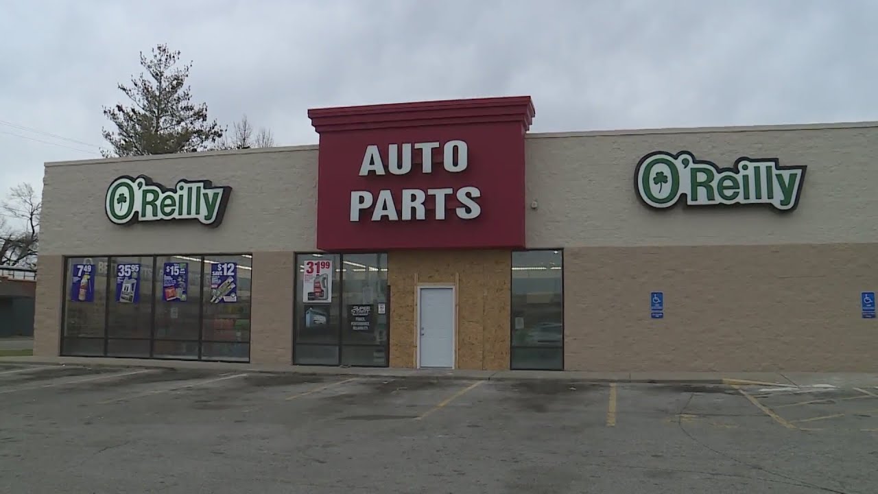 Auto parts store employee killed in East St. Louis