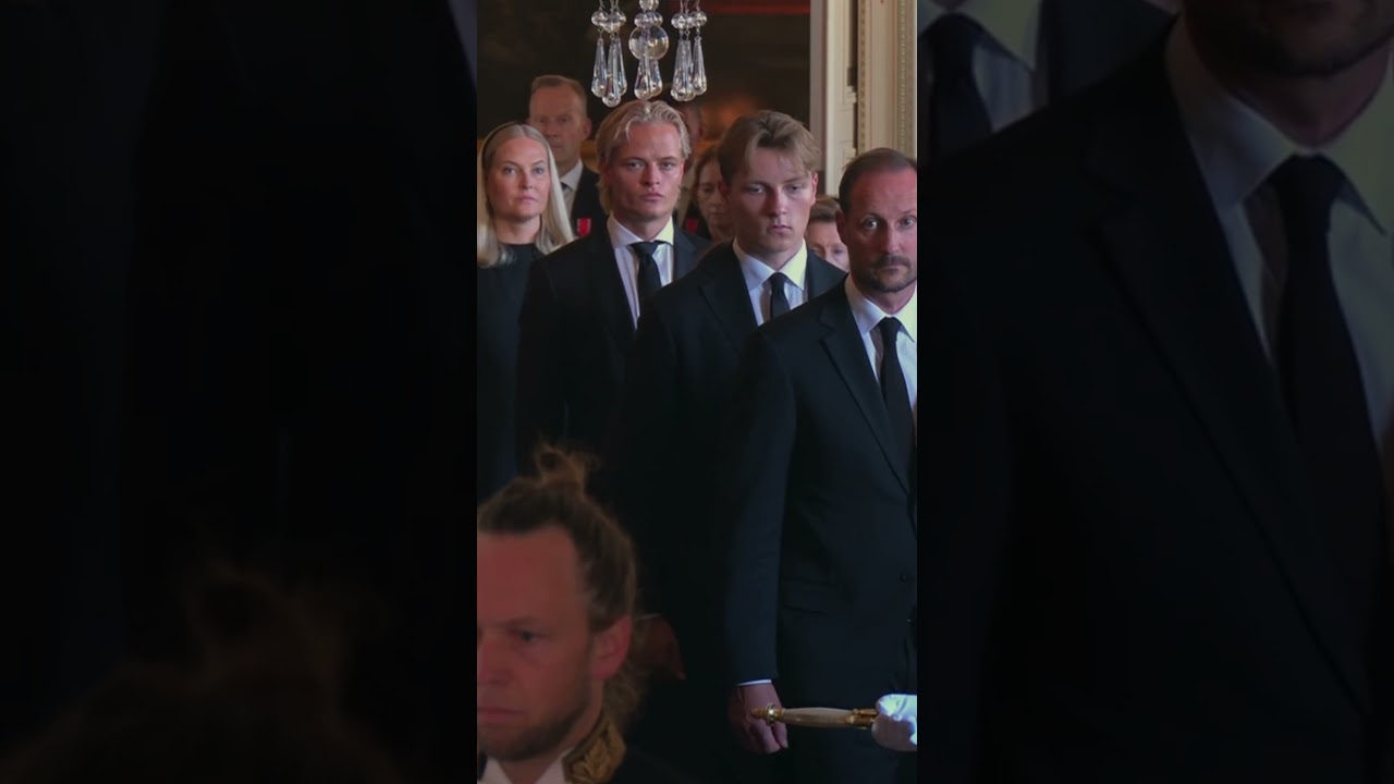 Norwegian Royal Family Accompanies King Harald&rsquo;s Coffin