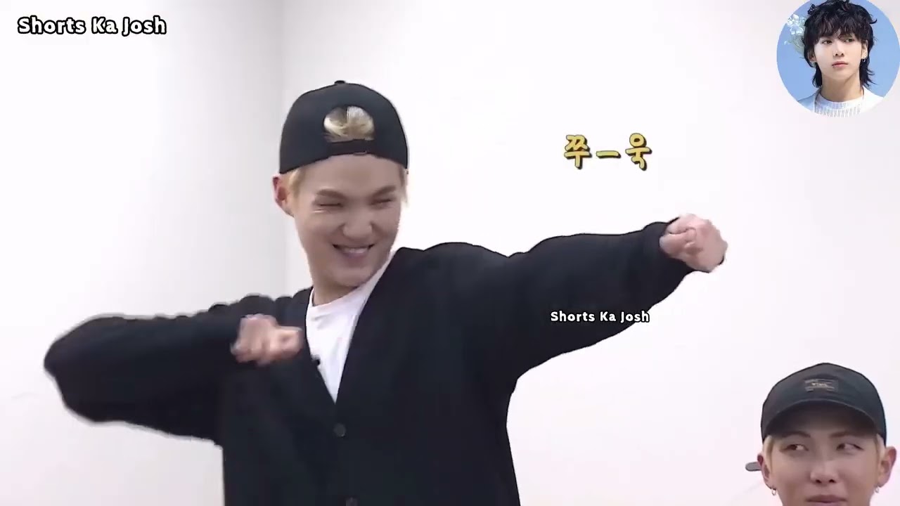 Bts gye table me apne room me 