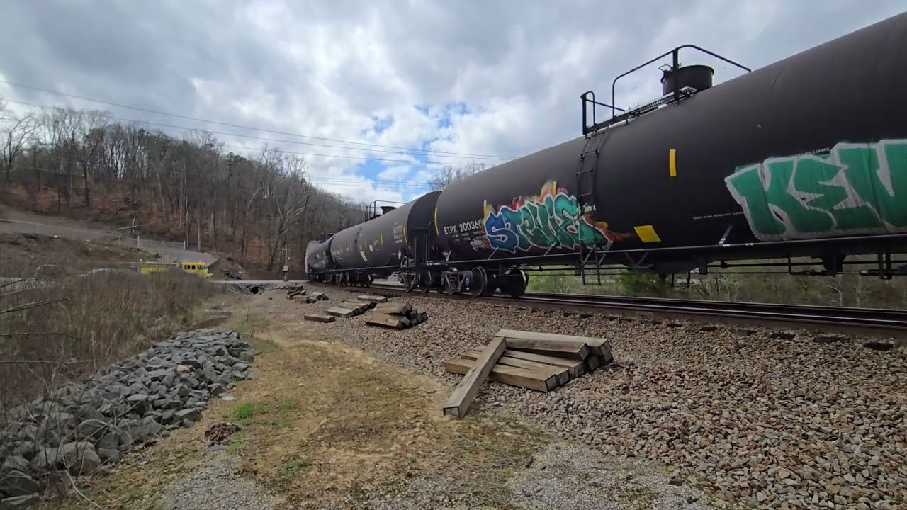 Norfolk Southern 196 heading North thru Soddy Daisy, TN.