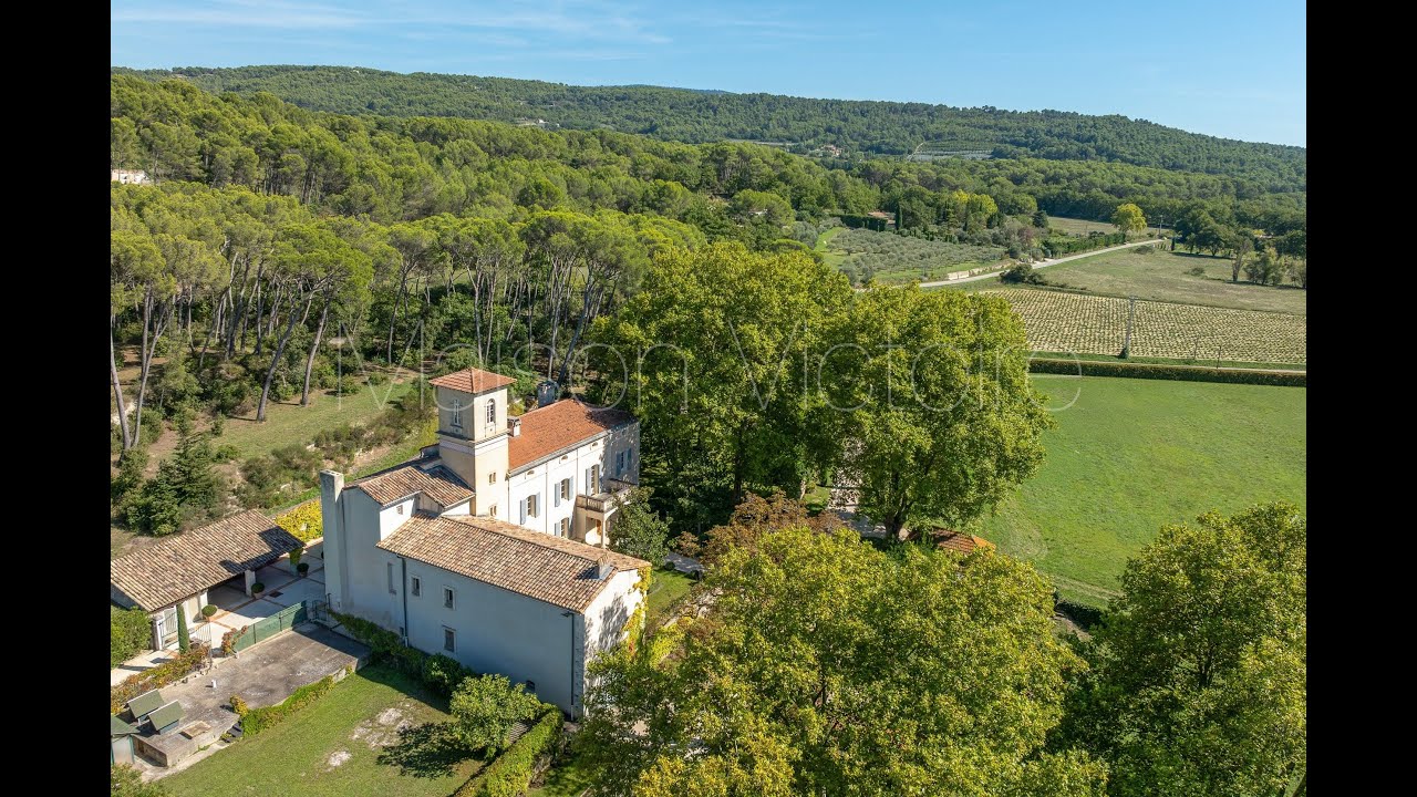 PERNES LES FONTAINES (84210) Une demeure de prestige dans un emplacement privilégié en Provence.