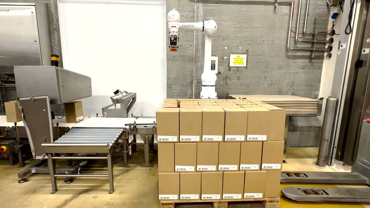 Collaborative robot palletizing of small boxes