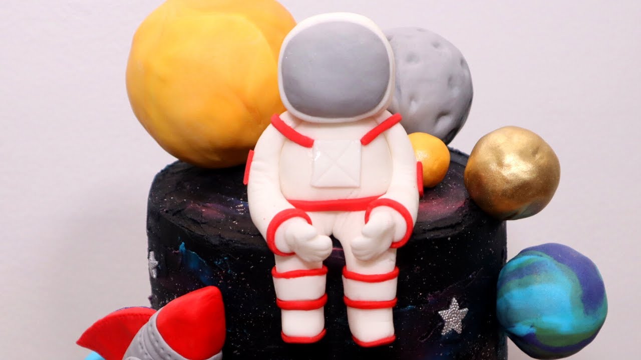 Astronaut cake topper video tutorial