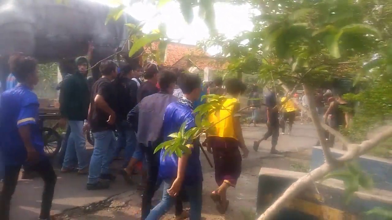 # RUSUH # Arak - Arakan Buyut Pesarean Gegunung 2018