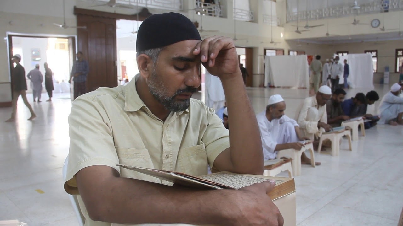 Pakistani Muslims prepare to observe Itikaf at a Mosque, in Karachi,