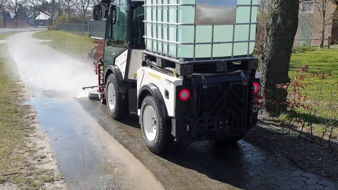 Meclean® StreetCleaner - Hydraulically driven, multifunctional cleaning in outside areas