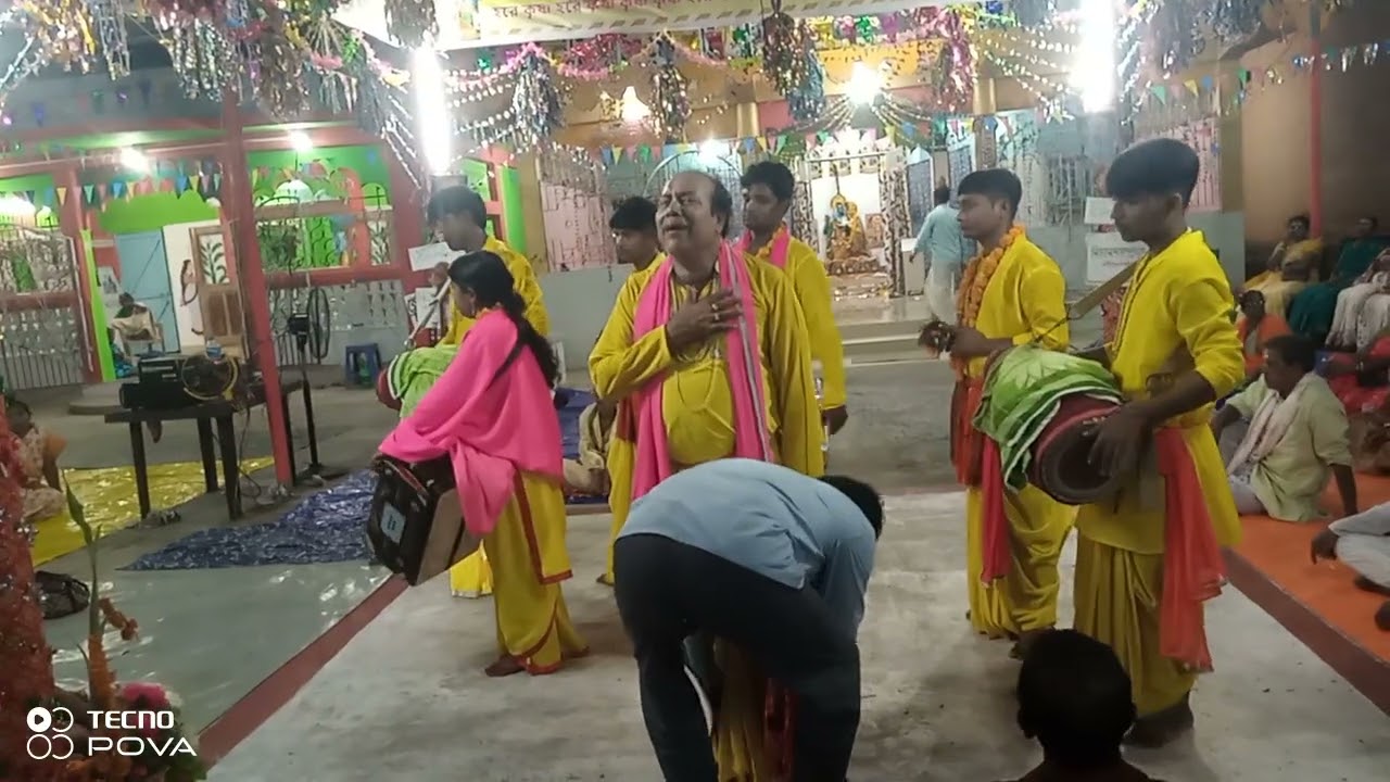 হরি ণাম স্্কীতন মধুর সুরে এই হরিণাম  আমাদের আছেন পারহয়ার এক মাত্র কড়ি একবার বলো রাধে রাধে রাধে🙏🙏🙏
