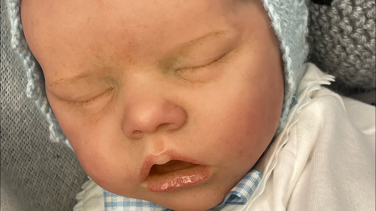 Reborn Jonty, twin A by Bonnie Brown wearing a newly discovered outfit by Foque (size 50cm)