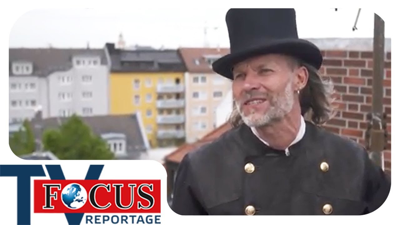 Arbeiten über den Dächern der Stadt: Schornsteinfeger in Aktion | Focus TV Reportage