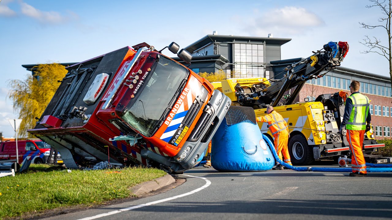 Brandweerwagen gekanteld onderweg naar melding reanimatie Carnisserbaan Barendrecht