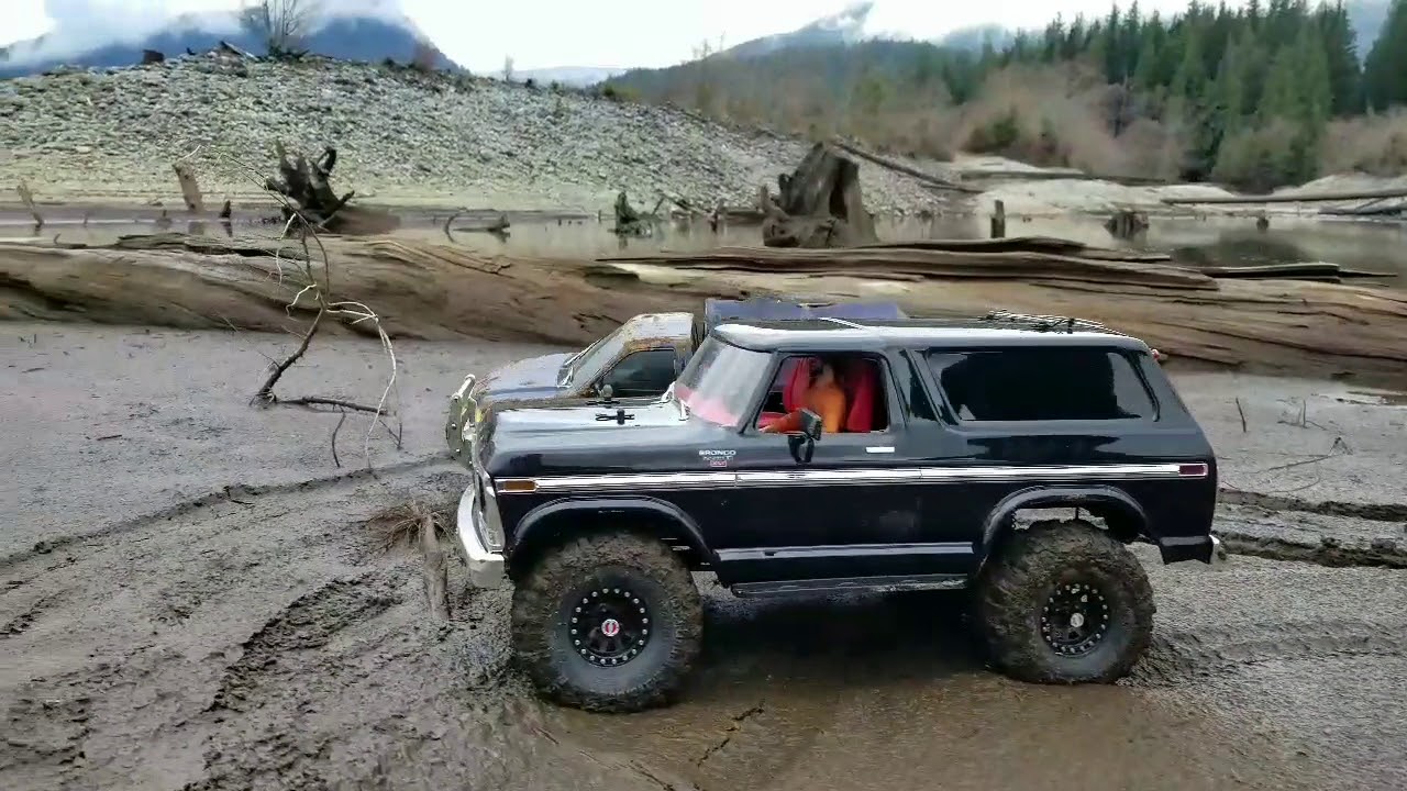 Trx-4 Ford Bronco group trailing