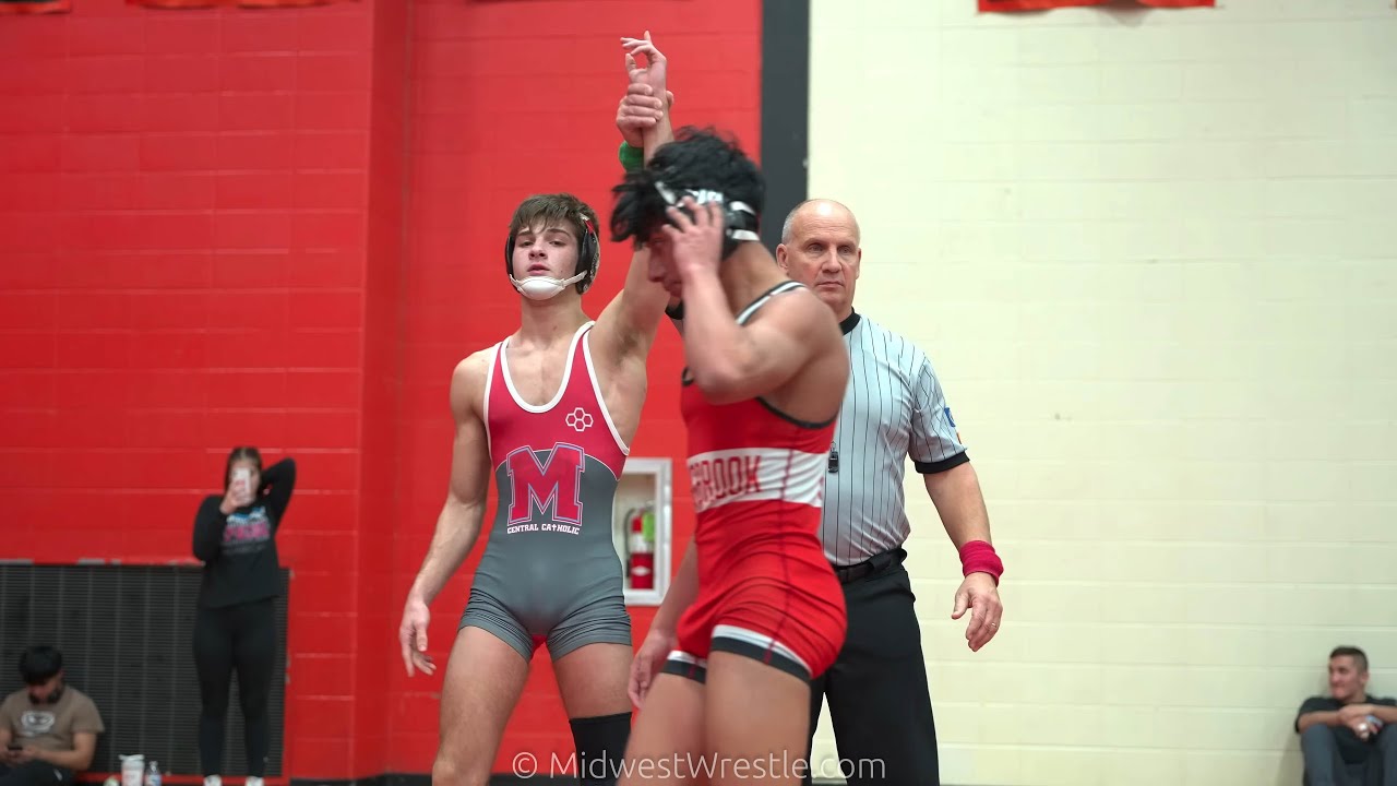 132 – Vance Williams {G} of Woodstock Marian IL vs. Aaron Camacho {R} of Bolingbrook IL
