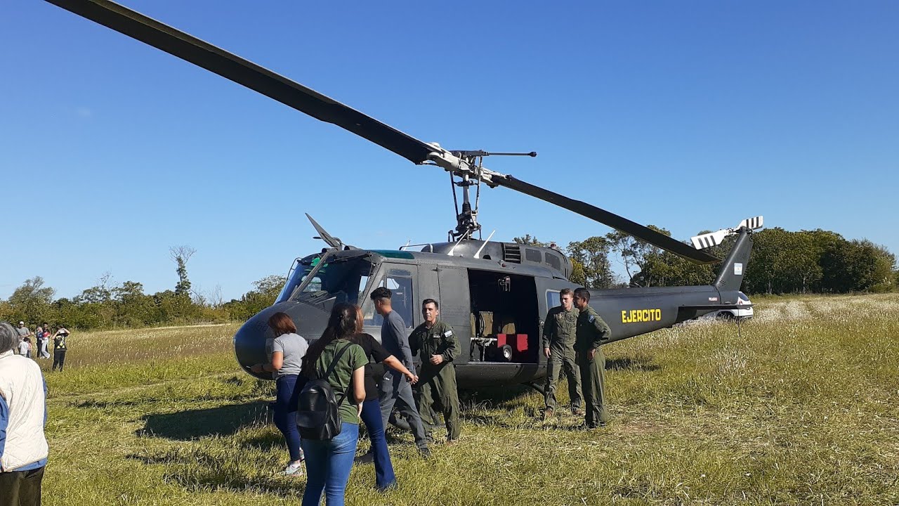 Despegue de helicóptero Bell UH1-H2 del Ejército Argentino