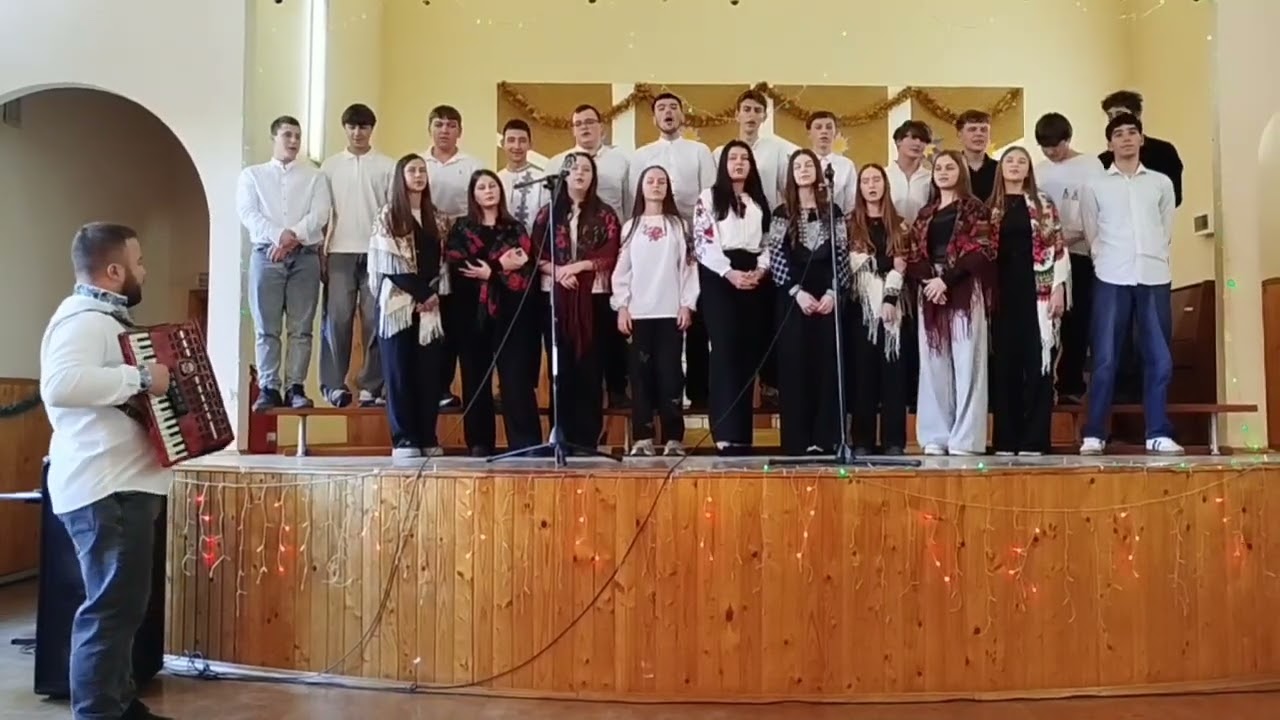 Колядують учні 11-х класів. Ткачук Р.І., Тушинська Л.О.