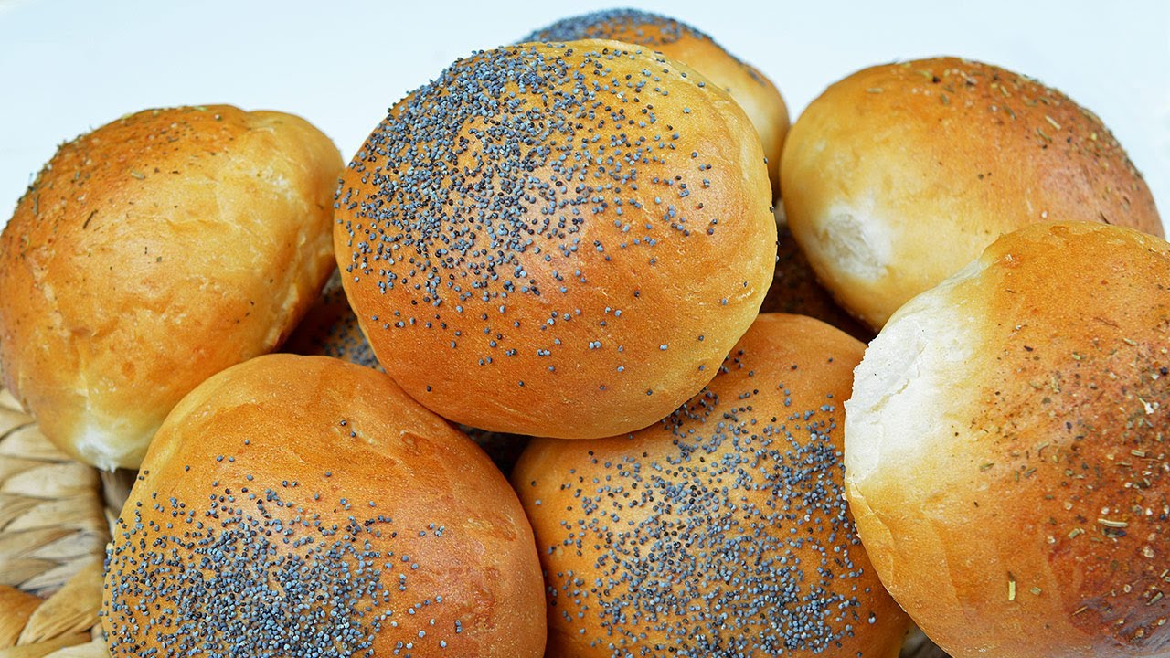 Chifle cu lapte pufoase si aromate 🥰 Reteta simpla de paine de casa perfecta pentru orice masa 🍞