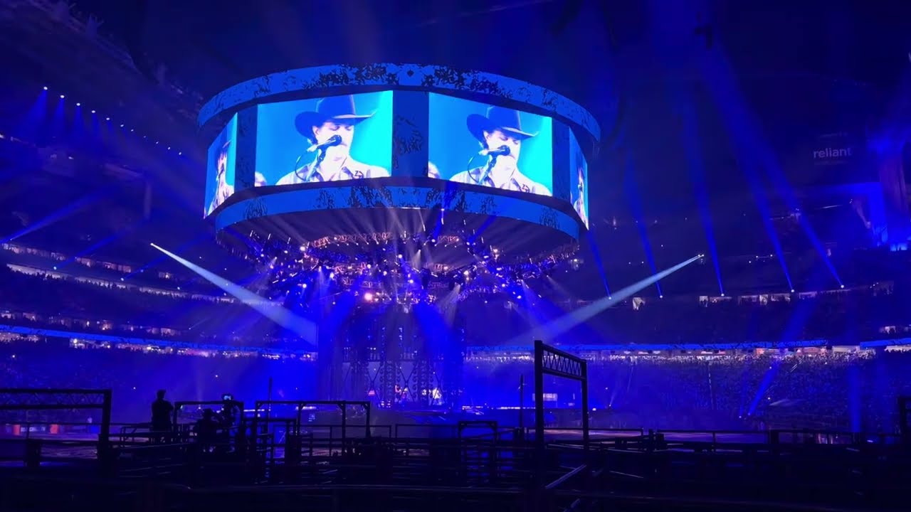 Zach Top Performing “Lonely for Long” at the Rodeo Houston 2025