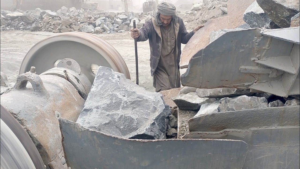 EXTREME CRUSHING: THIS ROCK NEARLY BROKE THE MACHINE