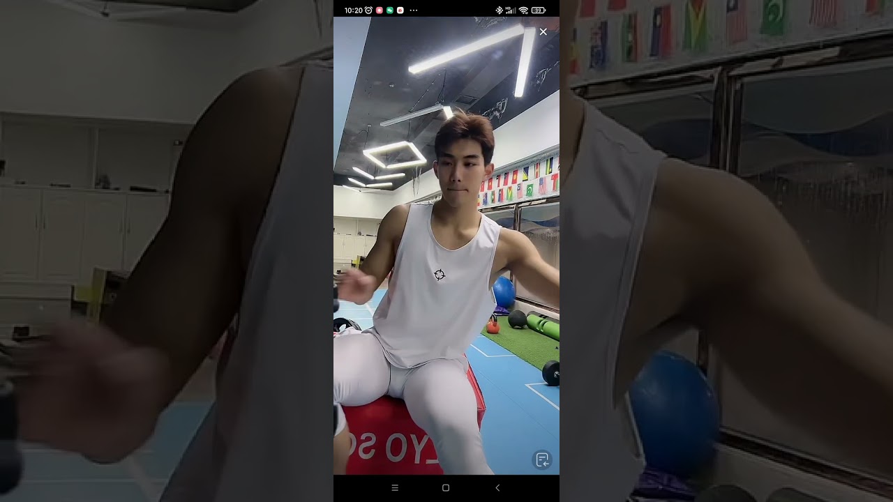 188cm游泳體育生身穿白色緊身褲健身/Swimming gym men wearing white leggings for fitness/นักเรียนพละใส่เลกกิ้งสีขาว