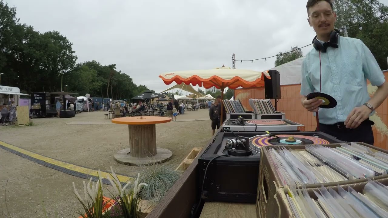 Kolding Streetfood Festival 2025 - part #1 - vinyl lounge in the Sun