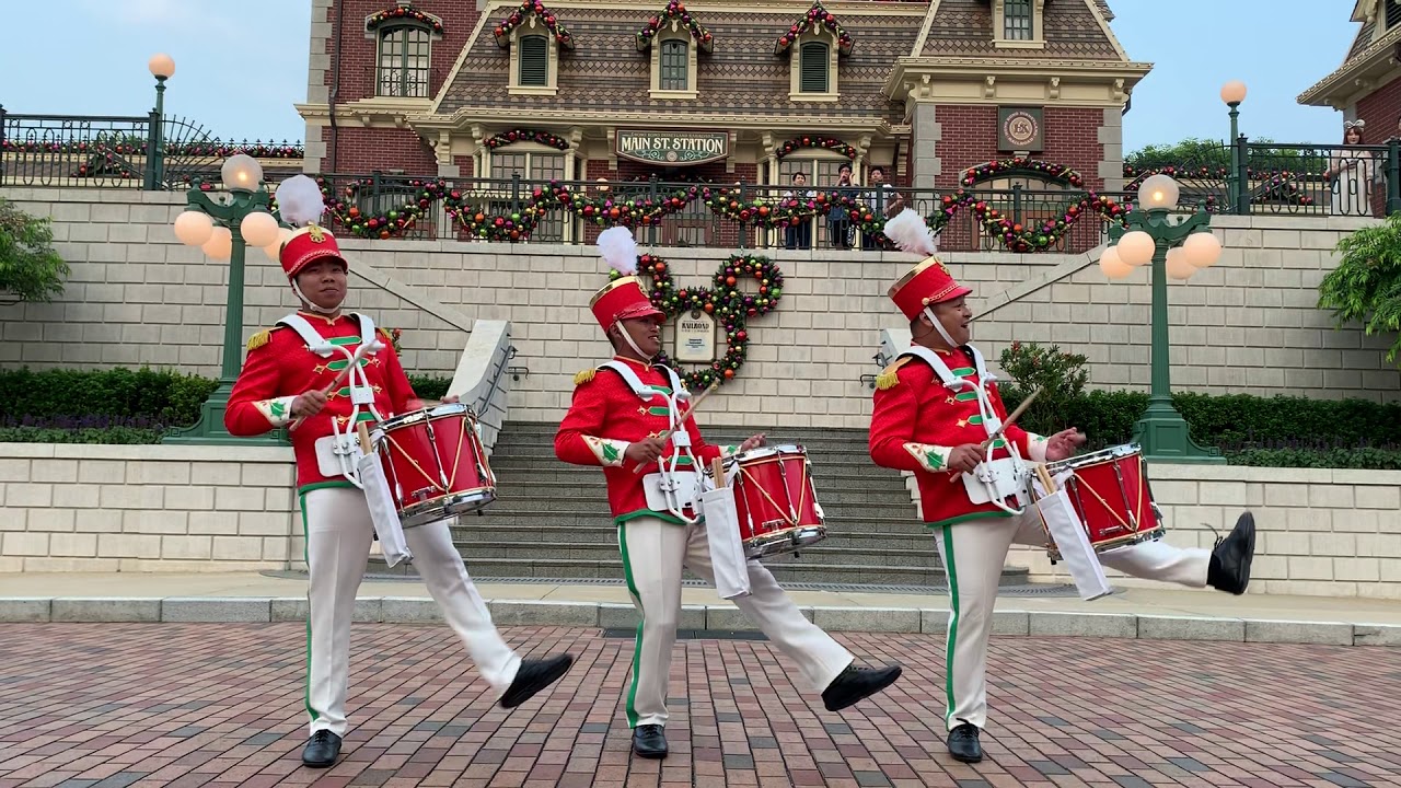 Hong Kong Disneyland Holiday Toy Drummers
