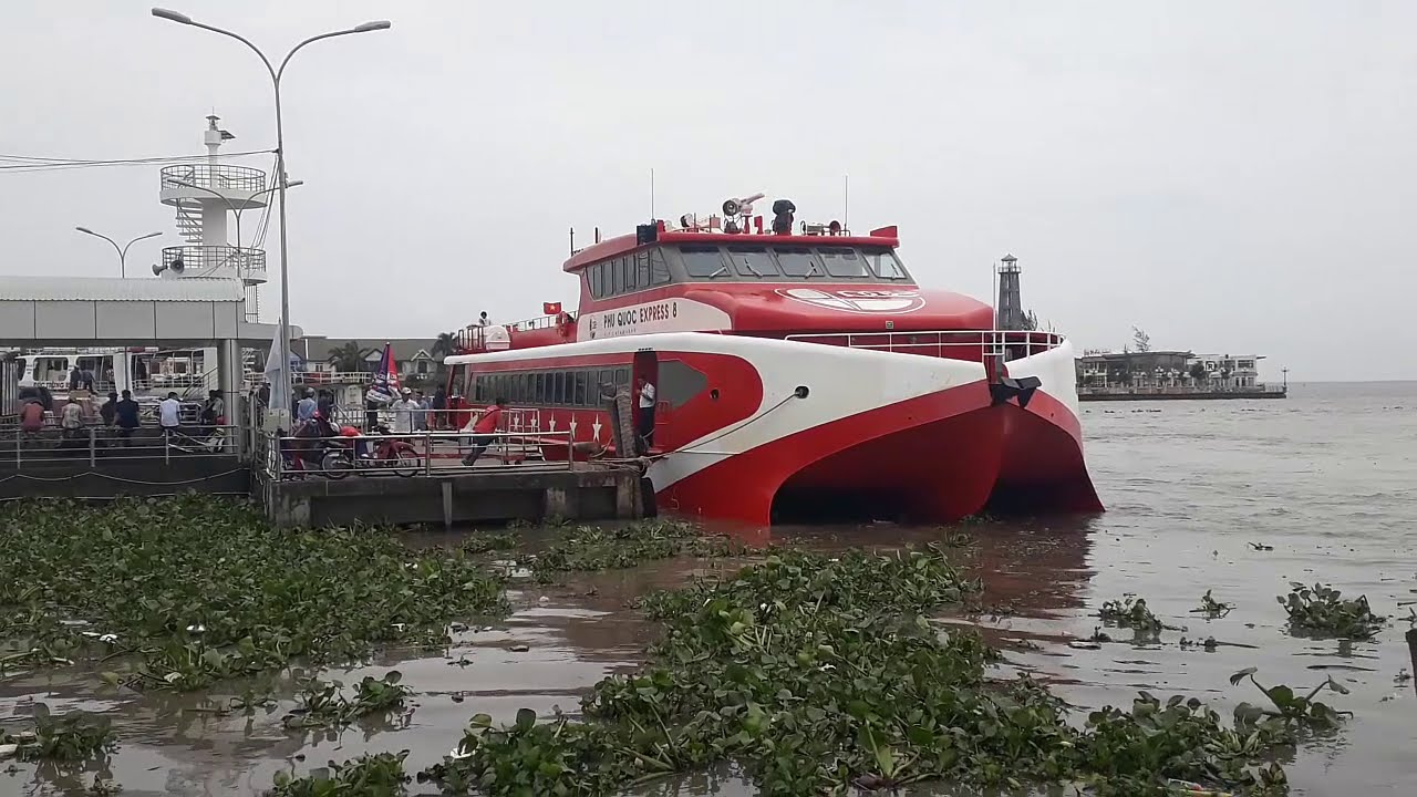 TÀU CAO TỐC 5 SAO PHÚ QUỐC EXPRESS CẬP BẾN (BẾN TÀU RẠCH GIÁ)