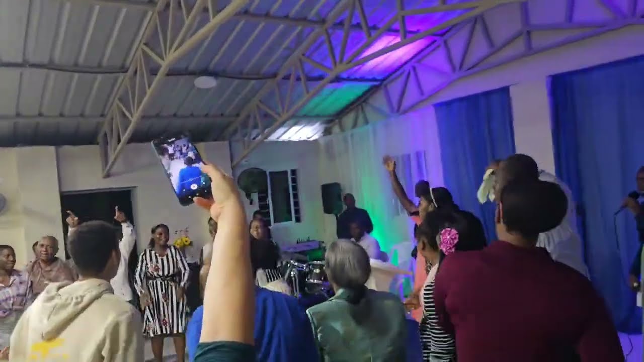 LO PENTECOSTALES SE CONOCEN DE LEJOS.
