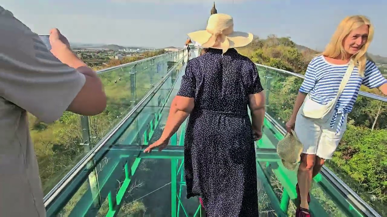 Мост желаний и стеклянный мост Паттайя, Таиланд Bridge of Desires and Glass Bridge Pattaya, Thailand