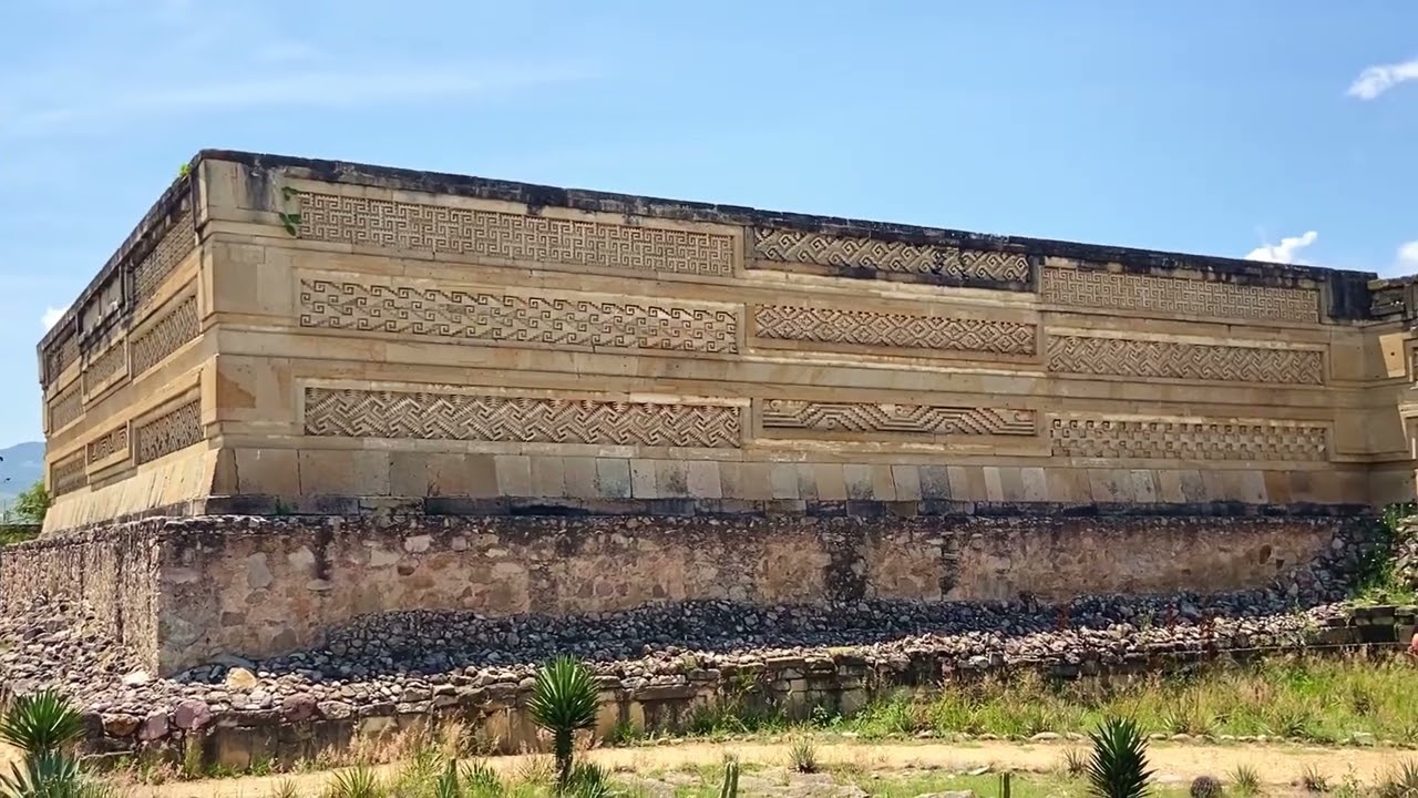 Conoce la Zona Arqueológica de Mitla