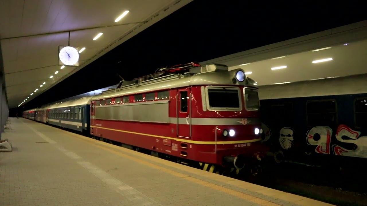 БВ 2626/ 9646 Варна (Силистра)-Русе-София пристига на Централна гара с локомотив 44 160...