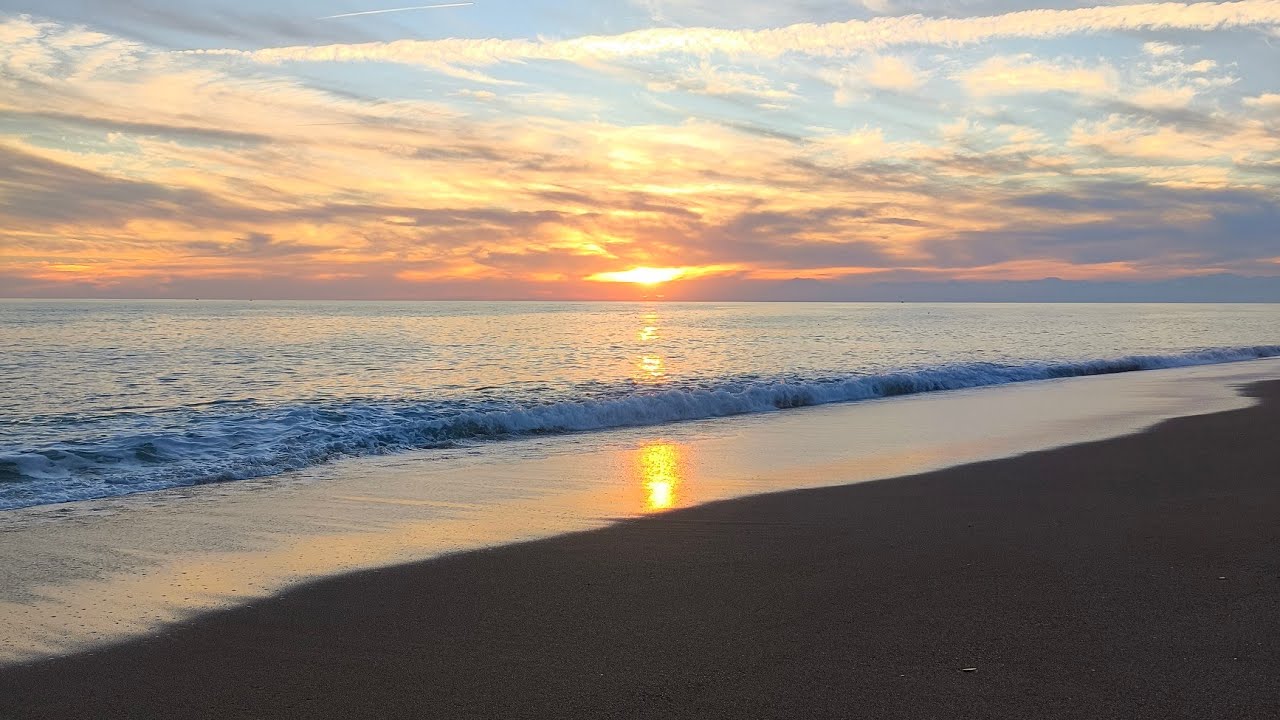 Golden Sunset Beach Waves 🌊 10 Hour Ocean Sounds for Sleep, Study & Stress Relief