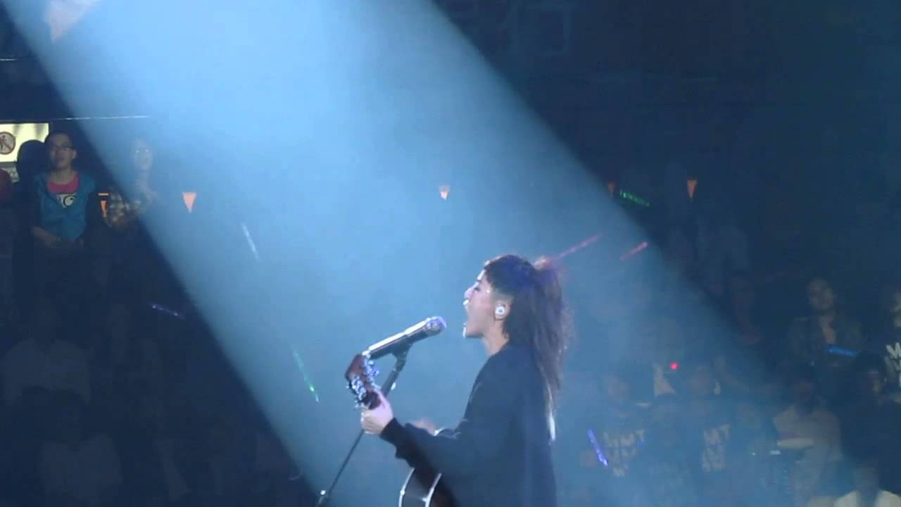 Hocc 何韵诗 Memento Live HK 211013 - 木纹
