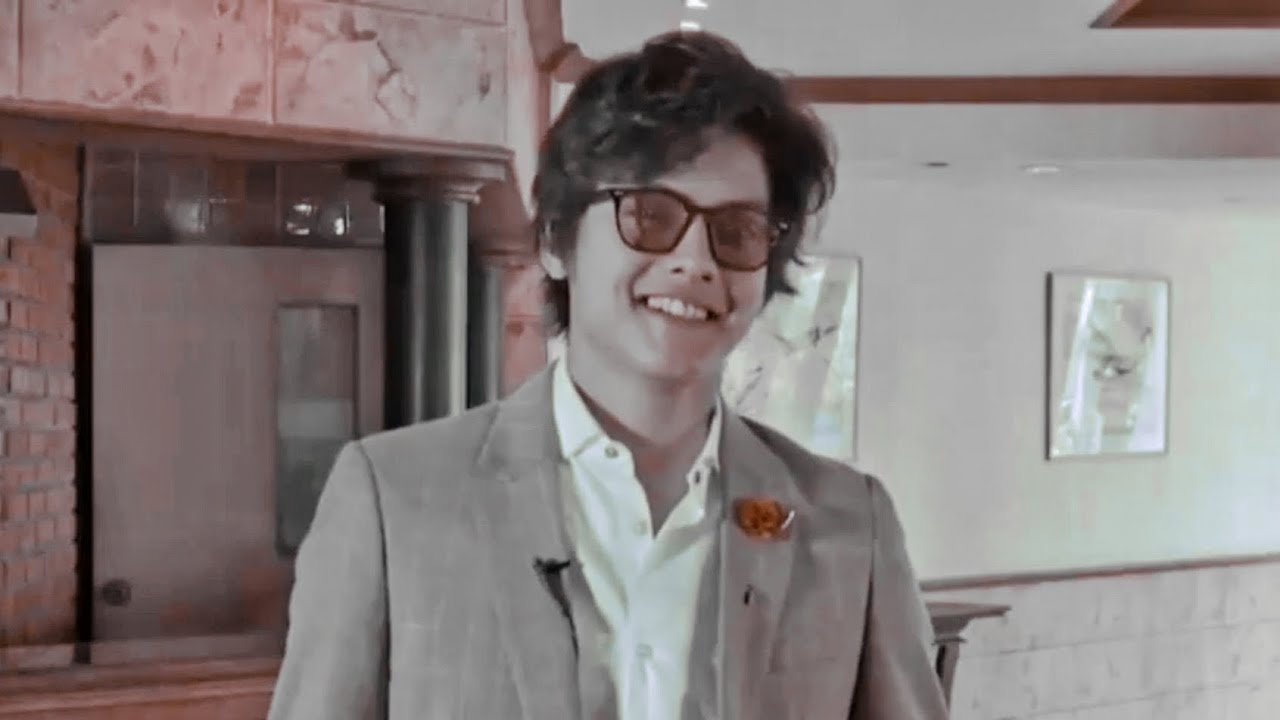 Daniel Padilla holding his poop for 2 minutes straight