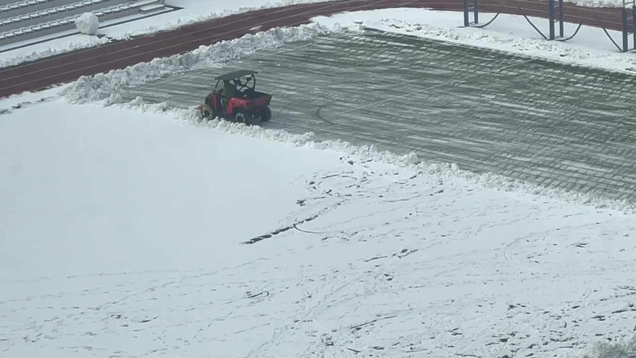 Playground of the University of Seoul snow removal working, Seoul, Korea #seoul #university #korea