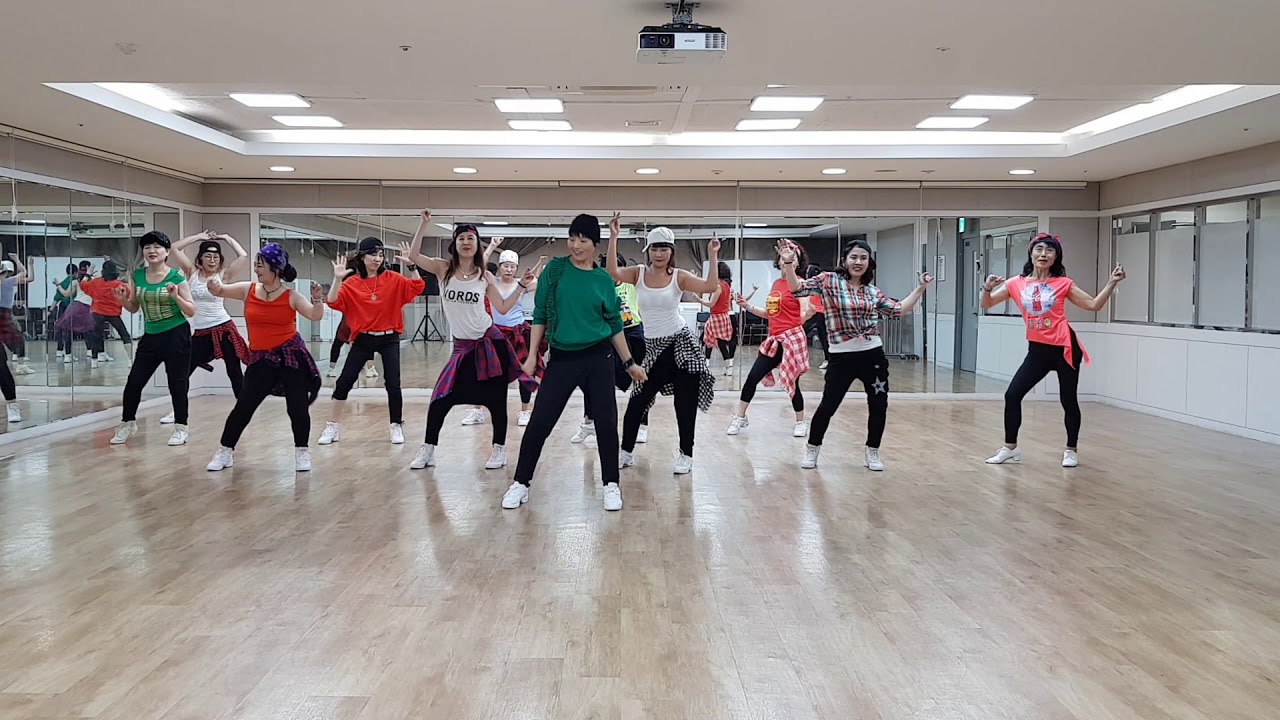 Superstar Line dance (Improver Level)